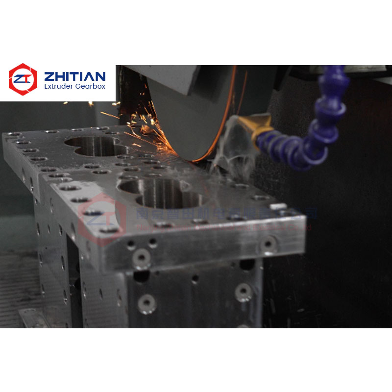 Bimetallic Sleeve Twin Screw Extruder Barrel for High Load Compounding