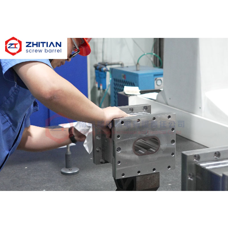 Bimetallic Sleeve Twin Screw Extruder Barrel for High Load Compounding